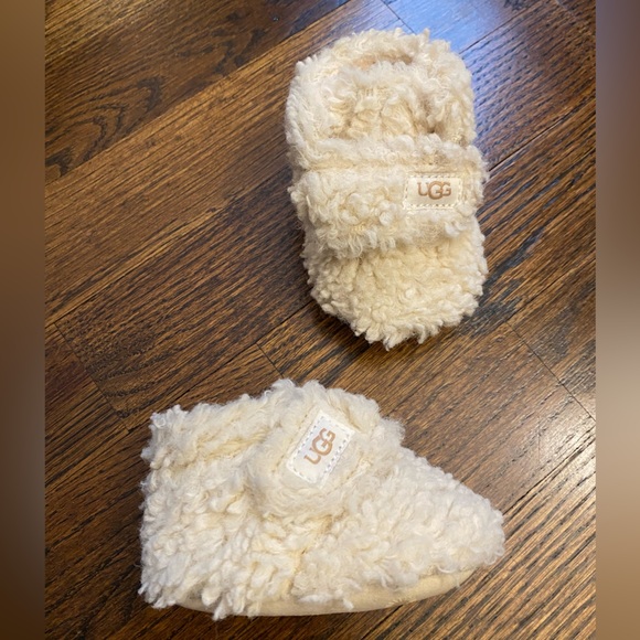 UGG- 0/1 baby booties lined infant size fuzzy velcro strap slippers pre-walkers - Picture 2 of 16
